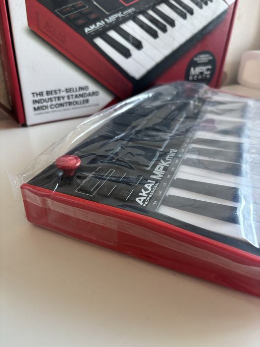 Akai Professional MPK Mini MK3  Teclado Controlador MIDI usb 25 Teclas  Novo