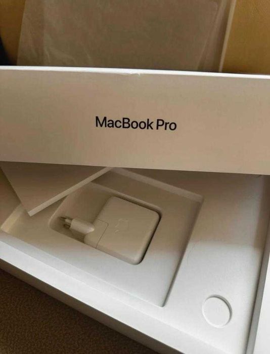 MacBook Pro 14" com chip M4 - Preto Espacial - Novo