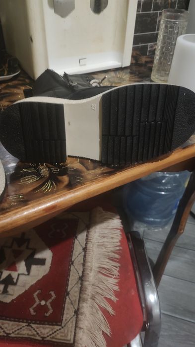 Новые кожаные сапоги