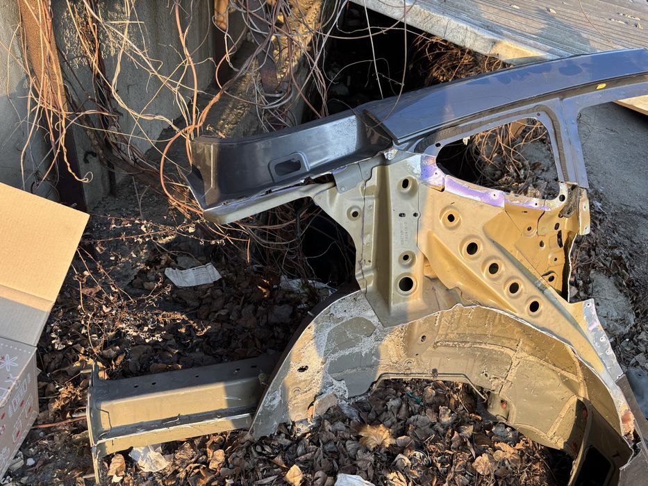 четверть без крила тесла 3