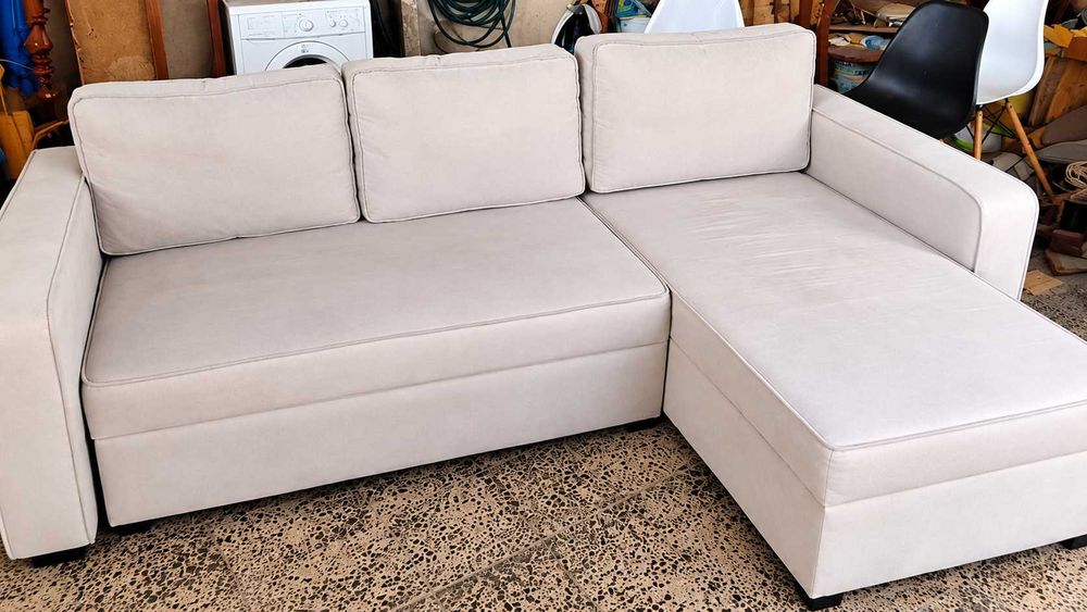 Sofá com Chaise Longue e Arrumação Bom Estado