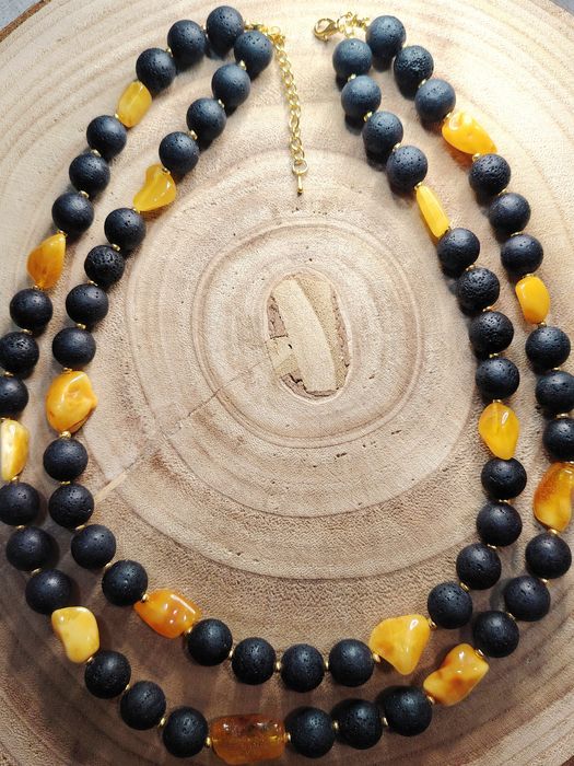 Unikalny Naszyjnik: Lawa Wulkaniczna i Naturalny Bursztyn Bałtycki