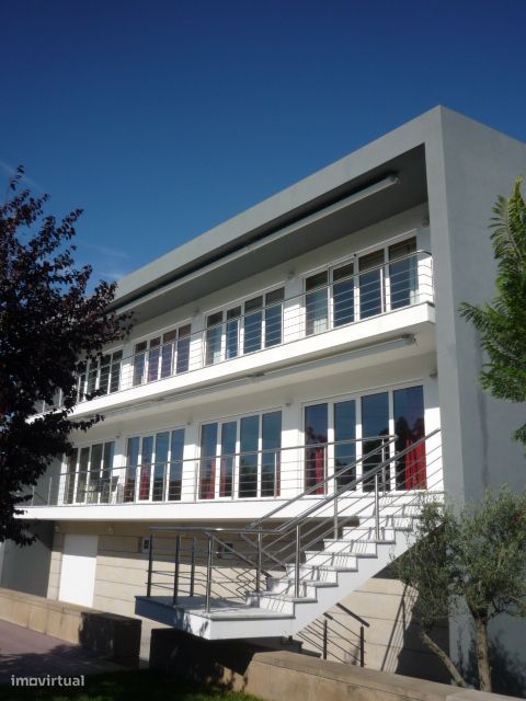 Moradia T4 Exclusiva  com 595 m² em terreno 1.200 m² Castêlo da Maia