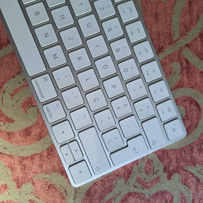 Apple Magic Keyboard PT com caixa original e cabo