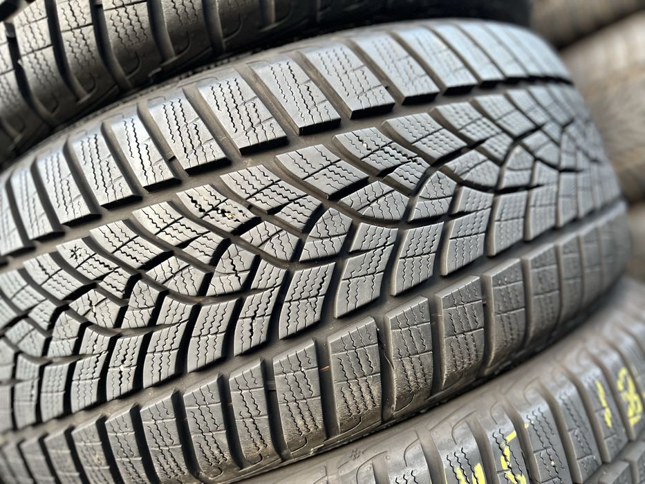 225/45/R18 (зима) GoodYear UltraGrip