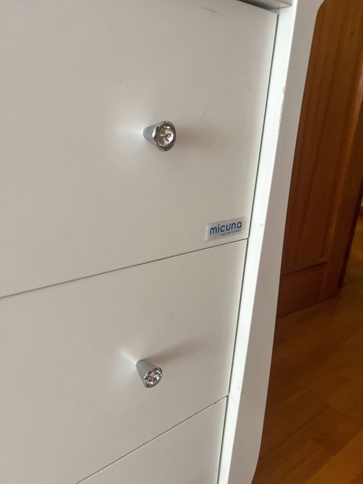 Comoda Micuna modelo “Princesa Anastasia” com cristais Swarovski