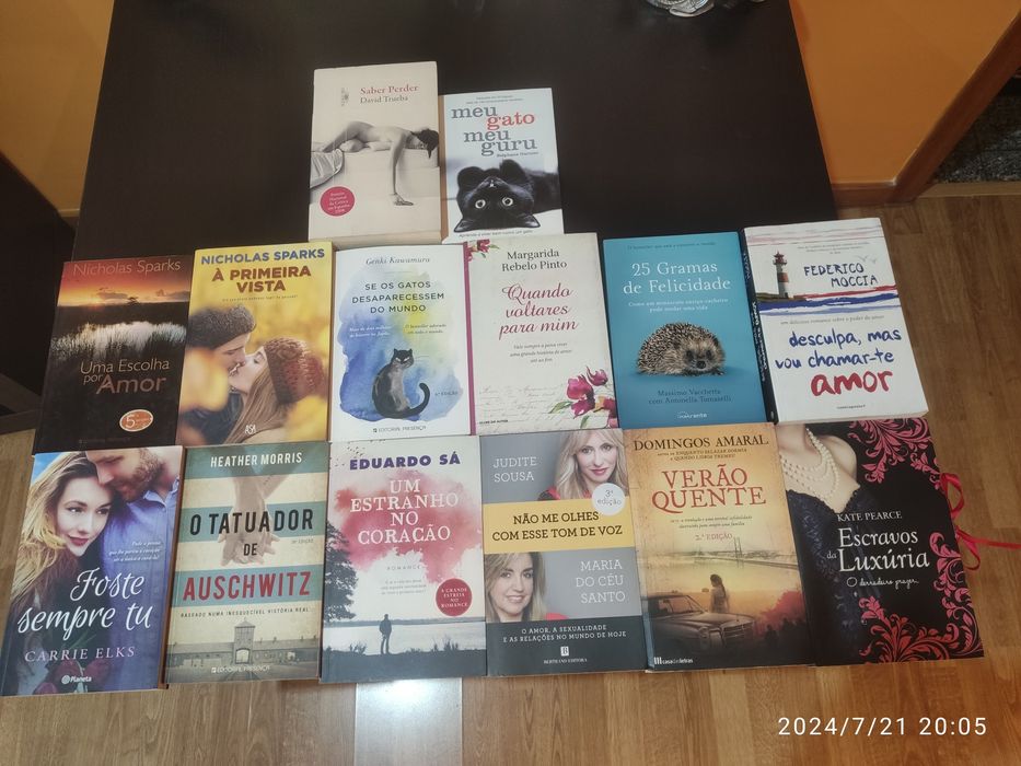 Vários livros em segunda mão