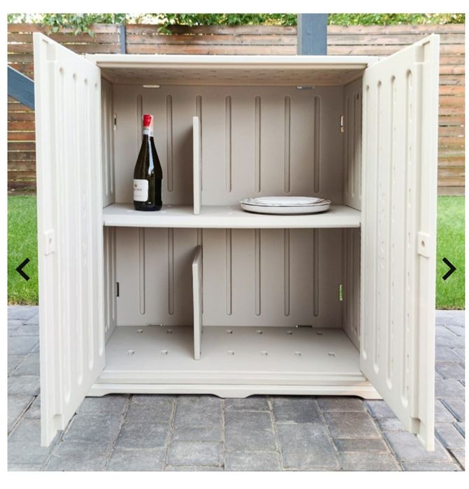 Садові меблі. Пластикові тумби шафи дверцята