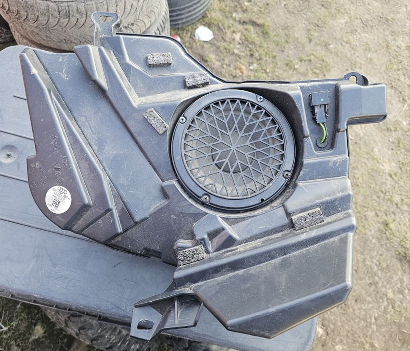 Glosnik basowy subwoofer Audi 8F0