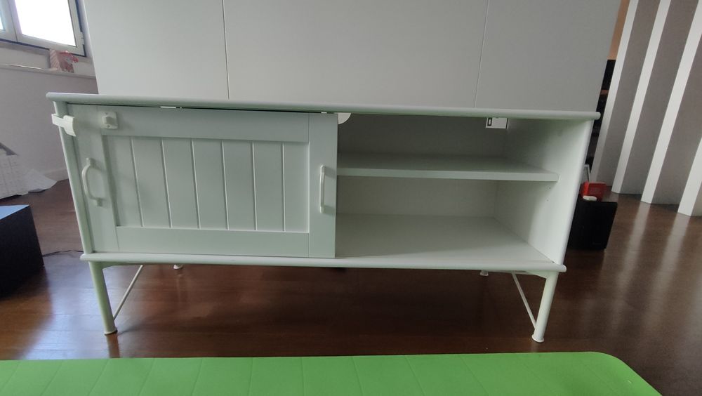 Móvel de TV branco ikea