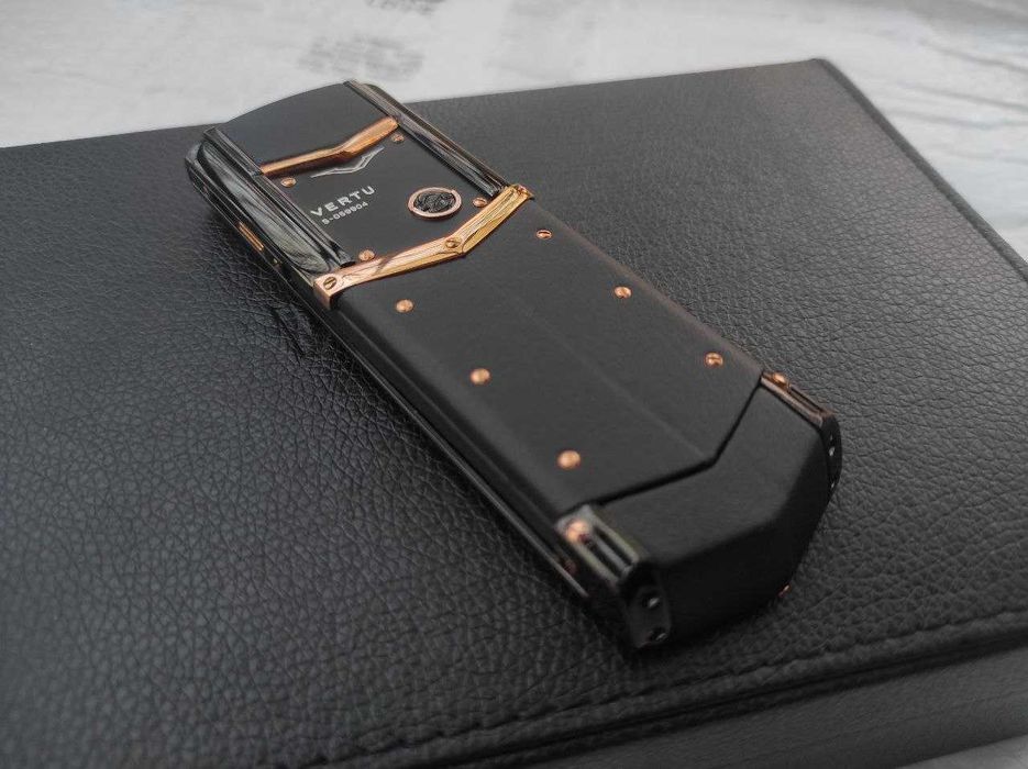 VERTU SIGNATURE S black gold Новий