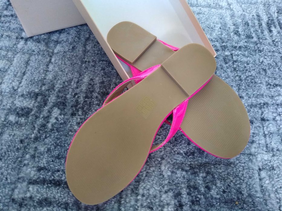 Buty. Klapki 38.
