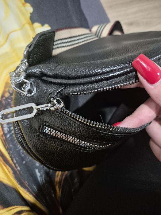 Czarna torebka nerka / saszetka crossbody z szerokim paskiem