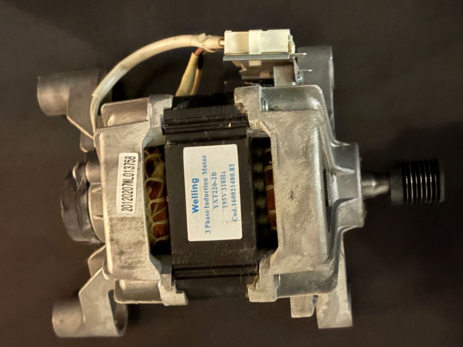 Silnik WELLING-a YXT 220-2B