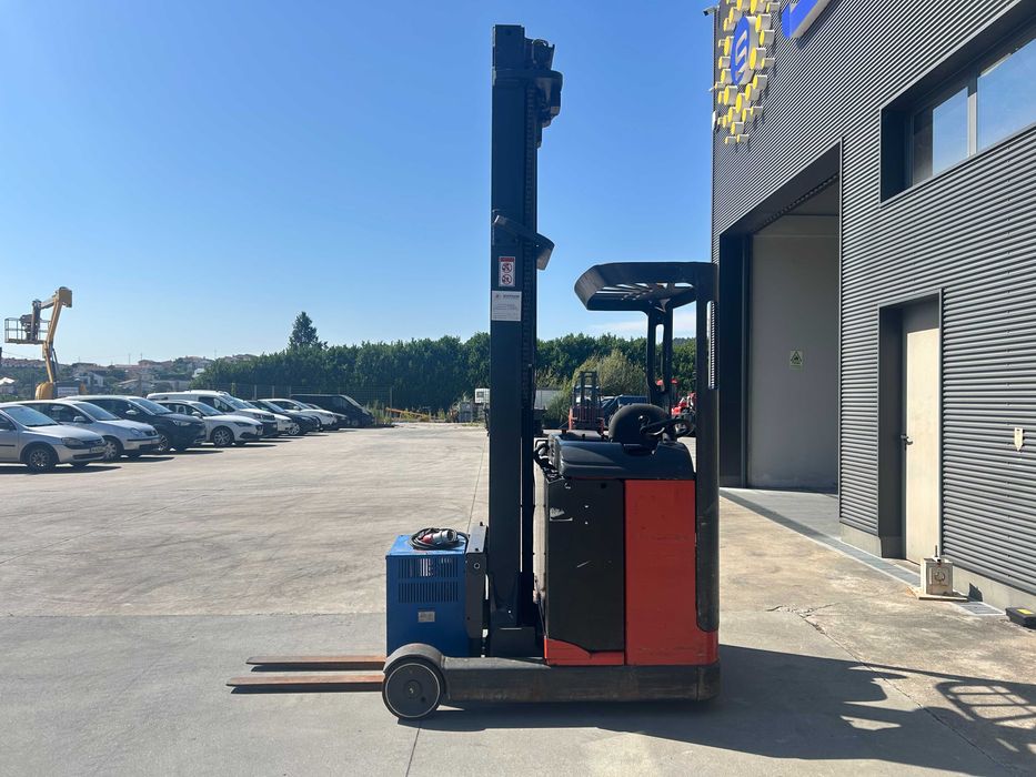 Empilhador Retrátil Linde R14