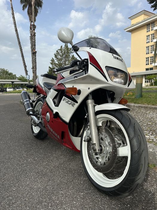 Yamaha FZR 400RR (4DX)