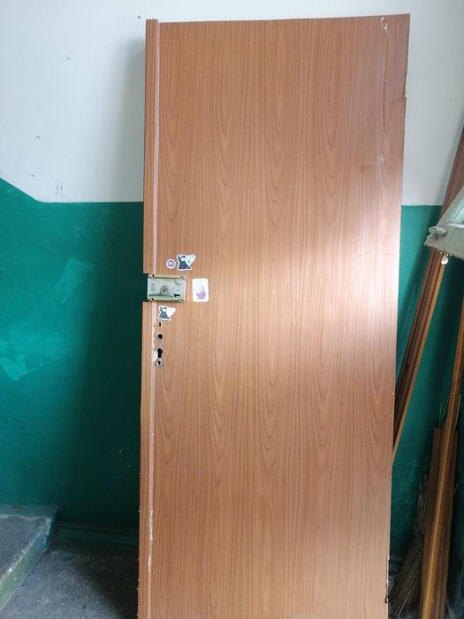 Продам дверь б.у