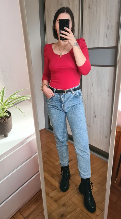 Czerwona dopasowana obcisła bluzka z bufiastymi rękawami 3/4 House M /
