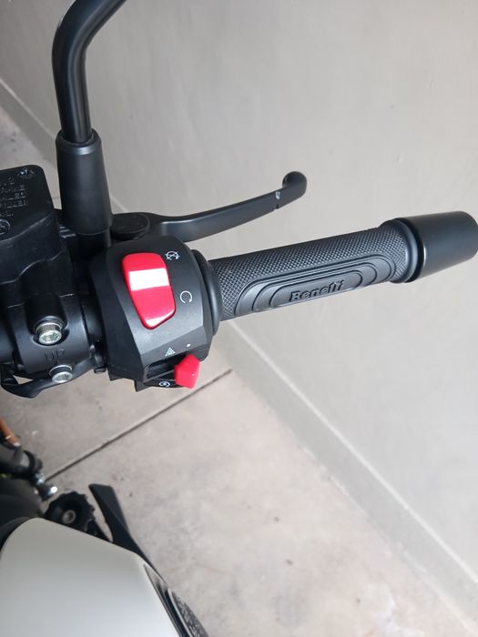 Benelli leoncino 125 como NOVA 2025