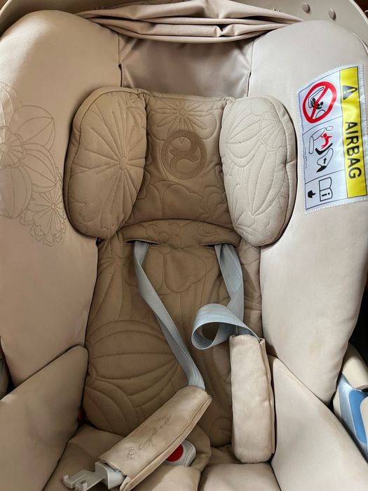 Fotelik cybex Simply Flowers Nude Beige z bazą