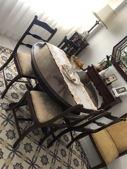 Mesa sala extensível e 4 cadeiras