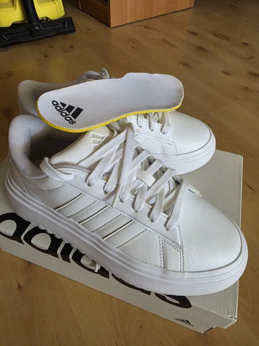 Sneakersy damskie Adidas białe 39.Nowe.