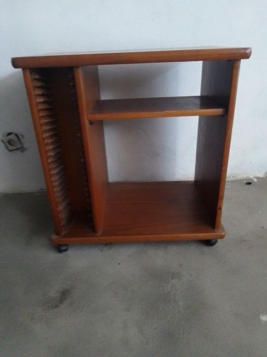 Móvel TV com prateleiras para CDs.-REBAIXA DE  PRECO