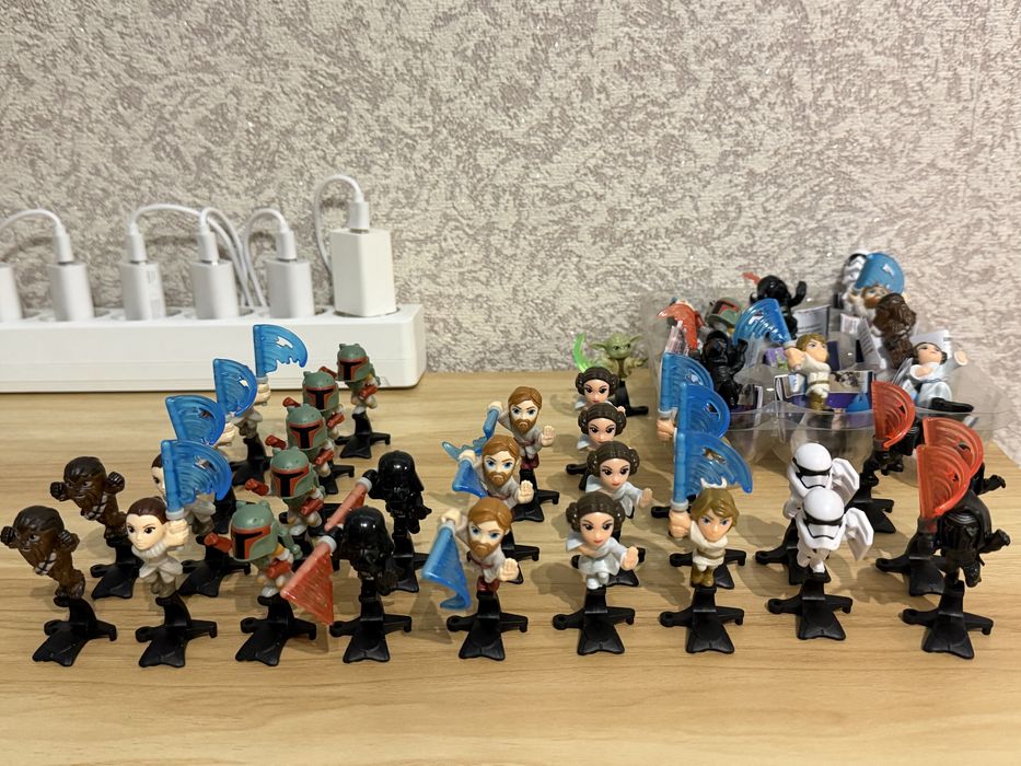 10 фігурок kinder Star Wars залишився  боба фет!