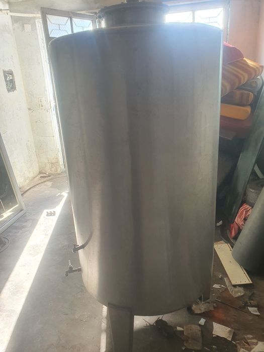Cubas inox de 1500 litros e 2 de 500 litros