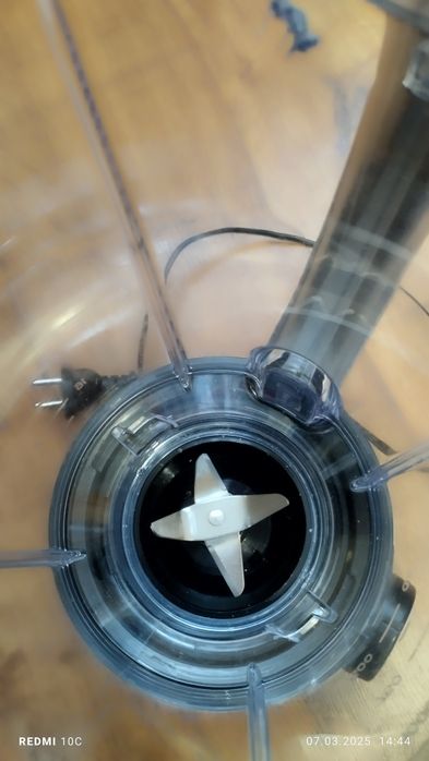 Пошкоджений блендер Switch On TB-D0401