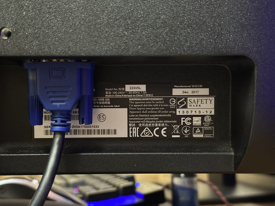 Монитор PHILIPS 223V5L