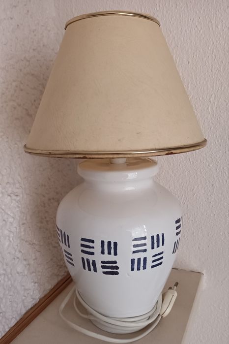 Candeeiros mesa cabeceira  15€- candeeiro teto 25€-  cand 35€
