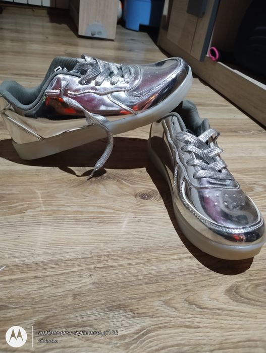 Sprzedam srebrne buty