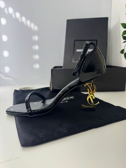 Sandálias YSL Saint Laurent Opyum - Novas
