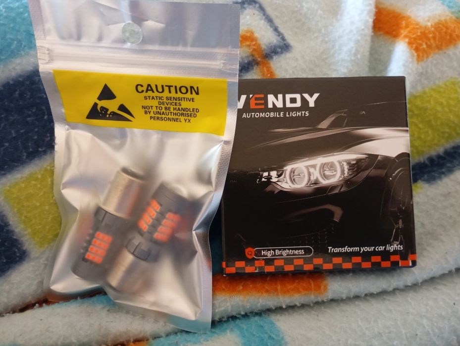 Vendo2  pneus  205 55 r 16  e lampedas led