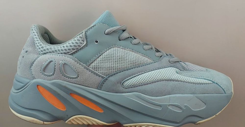 Кросівки Adidas Yeezy Boost 700