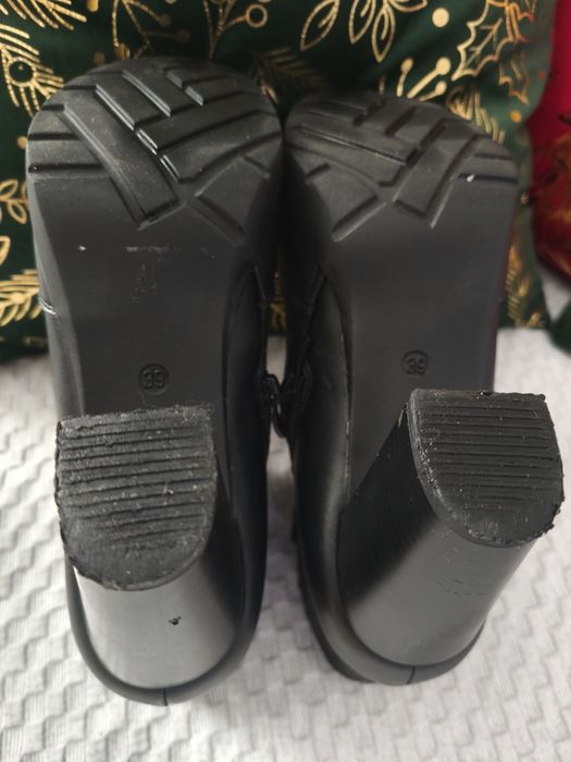 Botki czarne rozm. 39