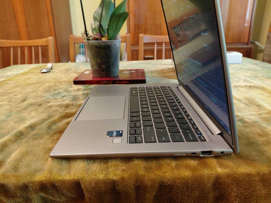 HP ZBook Firefly G9 14" i7-1270P, 32GB, 128GB SSD