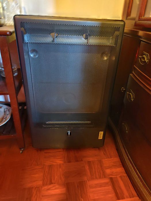 Aquecedor a gás cor preto