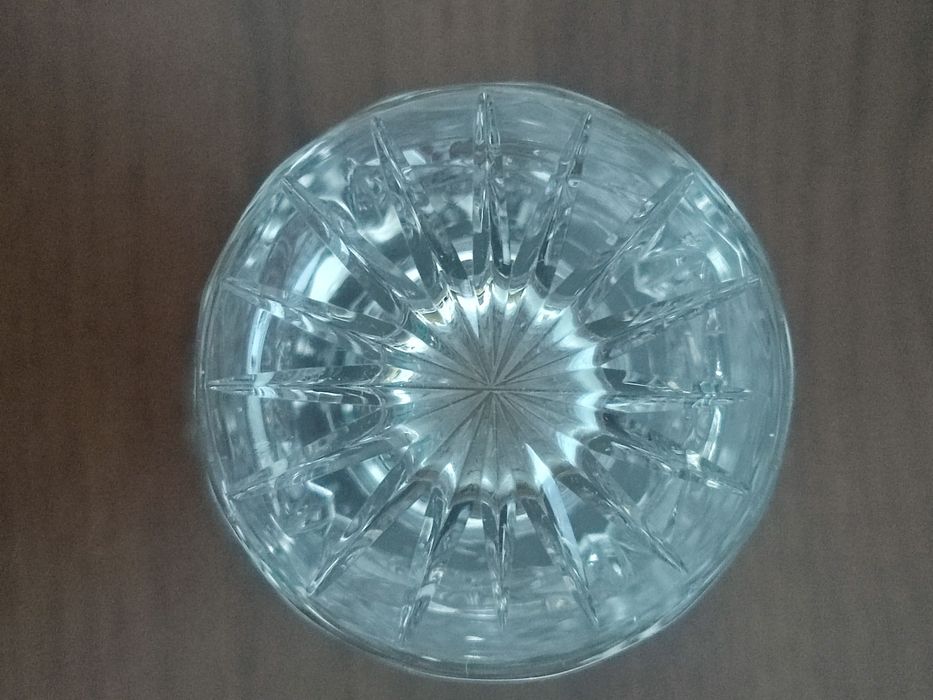 Kryształowy wazonik. Wysokość 10 cm