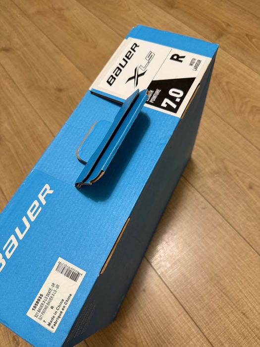 Коньки BAUER нові.