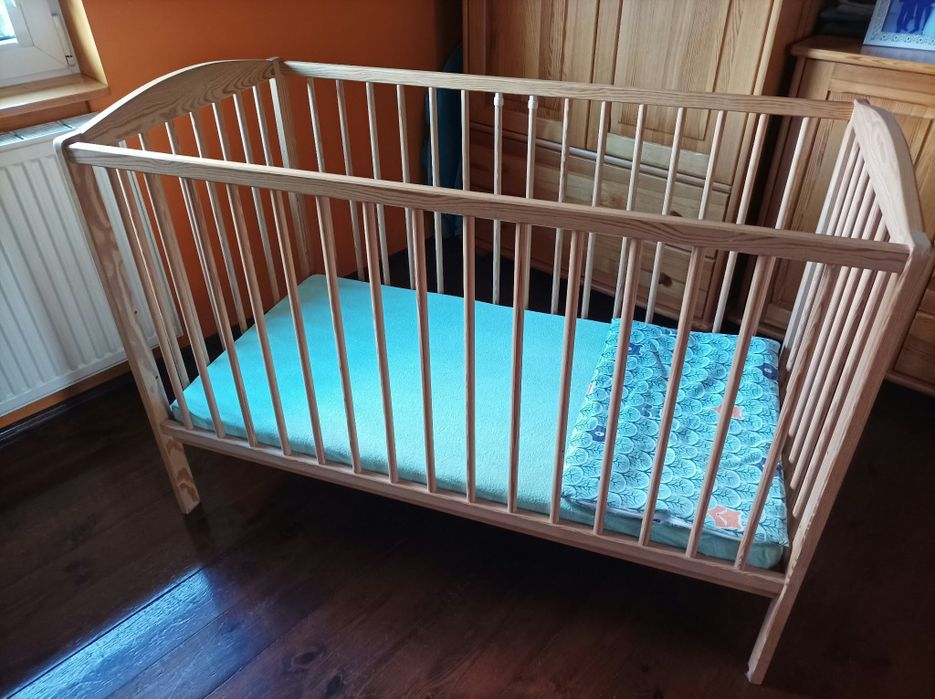 Łóżeczko dziecięce 120 x 60 z materacem