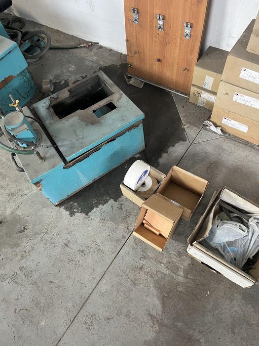 Ostrzarka SON-138 z autamotyczynm posuwem + rozne noże