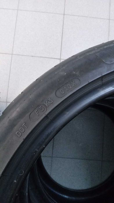 Гума на авто(літня)245/35R19