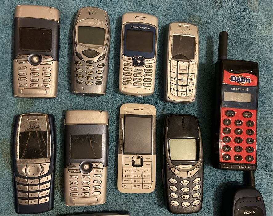 Zestaw telefonów komórkowych