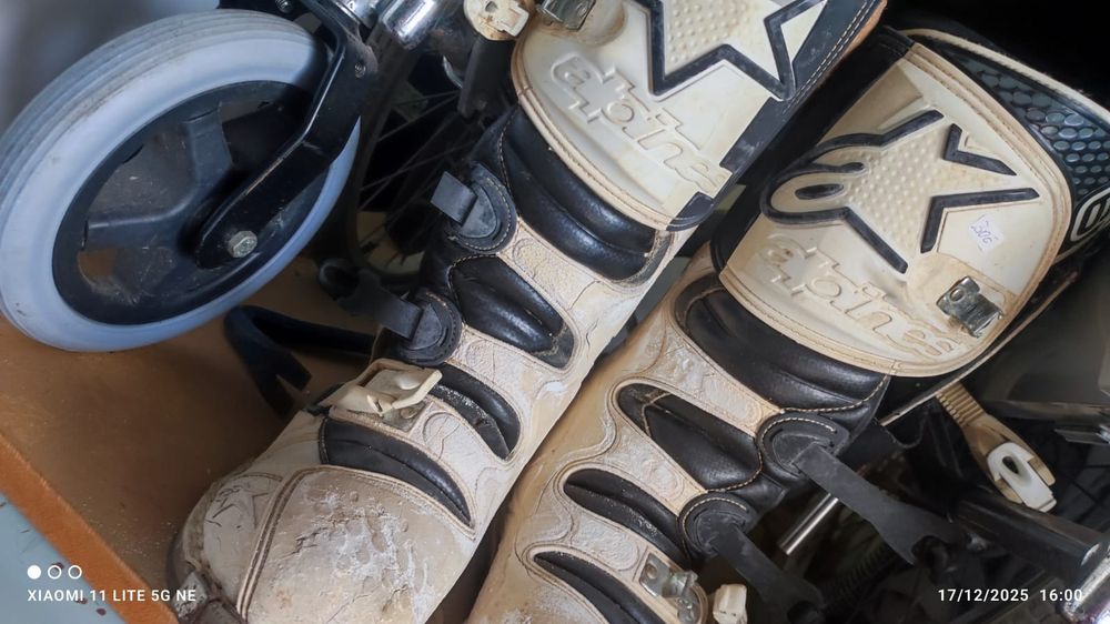 Botas de   esquiar 10€