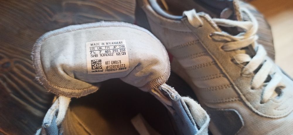 Продам кросівки Adidas