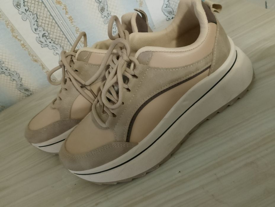 Шкіряні кросовки