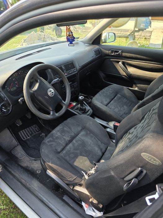 Volkswagen Golf IV 1999 rok 1.4