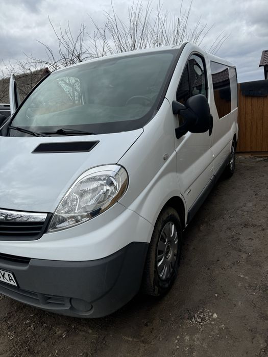 Опель віваро 2.0